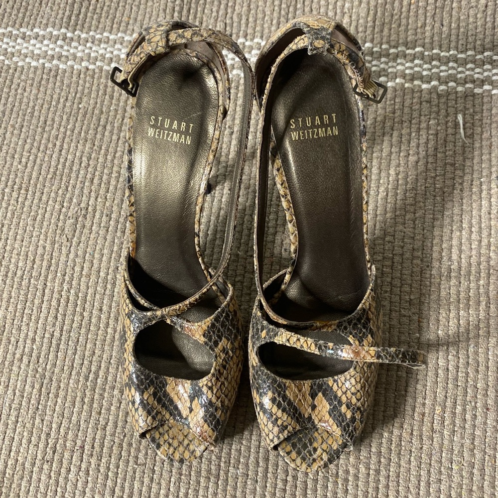 Stuart Weitzman snake embossed platform sandal heels | size 9